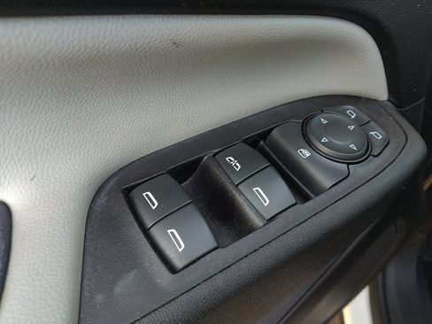 Used 2019 Chevrolet Equinox LS FWD image 27