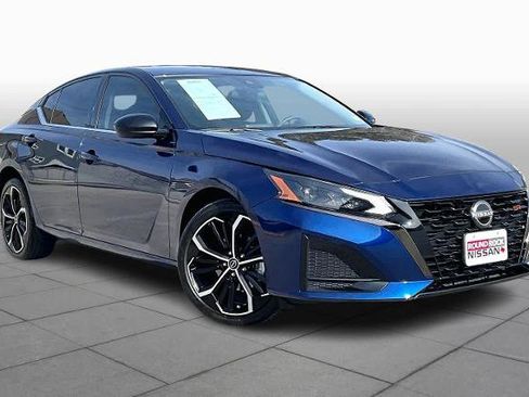 Certified 2023 Nissan Altima 2.5 SR image 3