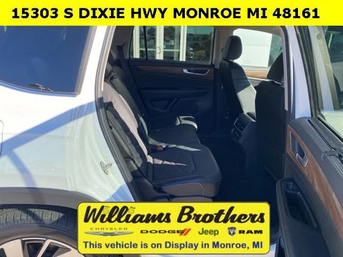 Used 2024 Volkswagen Atlas SE image 31