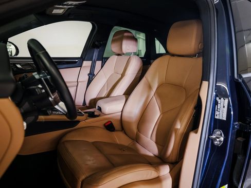 Certified 2020 Porsche Macan AWD/4WD image 5