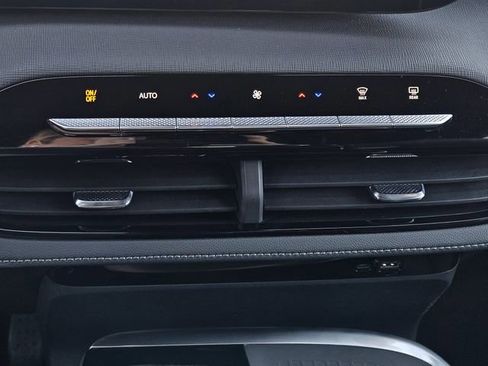 Used 2025 Buick Enclave Sport Touring image 18