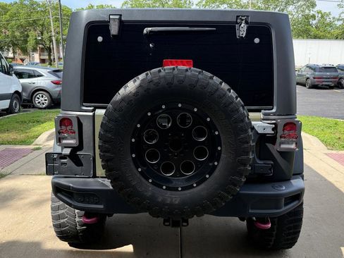 Used 2015 Jeep Wrangler Unlimited Rubicon AWD/4WD image 6