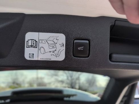 Used 2020 Ford Escape Titanium image 18