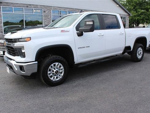 Used 2024 Chevrolet Silverado 2500 LT w/ Convenience Package AWD/4WD image 1