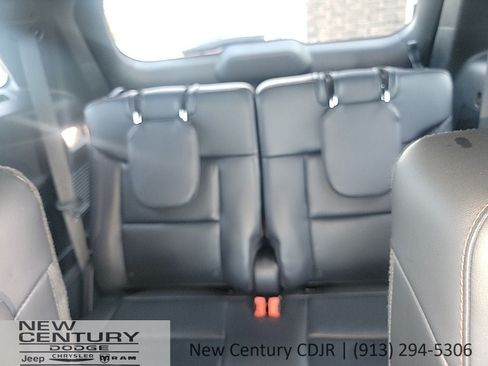 Used 2025 Ford Explorer ST-Line AWD/4WD image 19