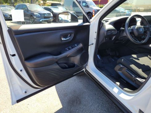 Used 2025 Honda HR-V Sport image 21