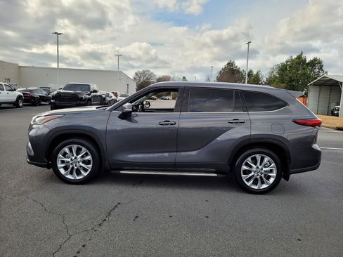 Used 2023 Toyota Highlander Limited image 4