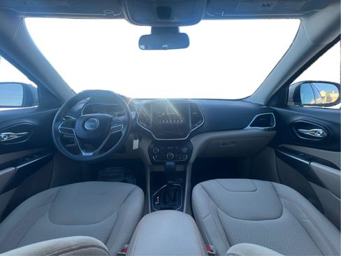 Used 2019 Jeep Cherokee Latitude w/ Popular Appearance Group image 3