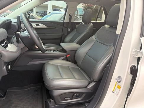 Used 2025 Ford Explorer Active w/ Active Comfort Package AWD/4WD image 16