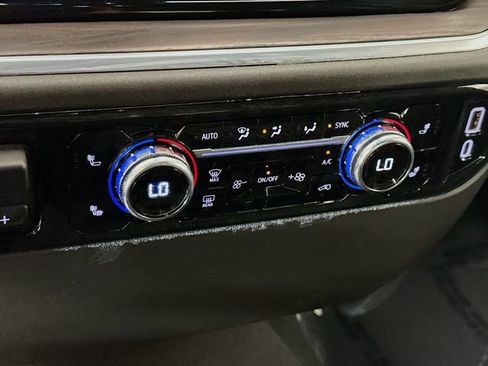 Used 2025 GMC Sierra 2500 SLT AWD/4WD image 18