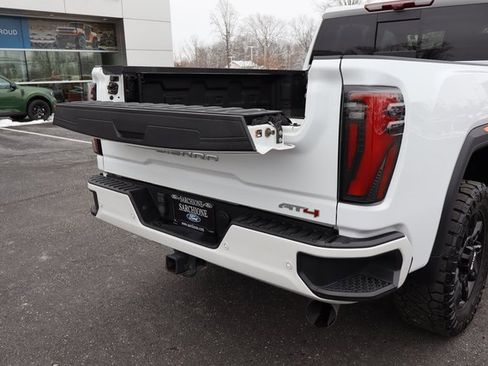 Used 2025 GMC Sierra 2500 AT4 w/ AT4 Premium Plus Package image 19