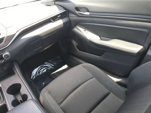 Used 2025 Nissan Altima 2.5 SV FWD image 17
