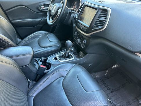 Used 2016 Jeep Cherokee Limited w/ Luxury Group AWD/4WD image 15