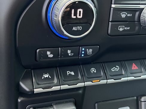 Used 2021 Chevrolet Silverado 1500 LTZ w/ LTZ Premium Texas Edition AWD/4WD image 17