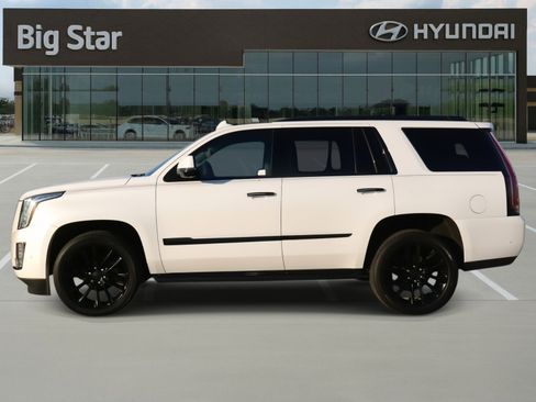 Used 2018 Cadillac Escalade Premium Luxury image 2