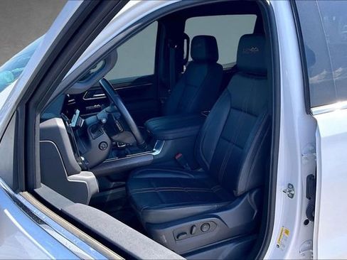 Used 2024 Chevrolet Silverado 1500 High Country w/ Technology Package AWD/4WD image 24