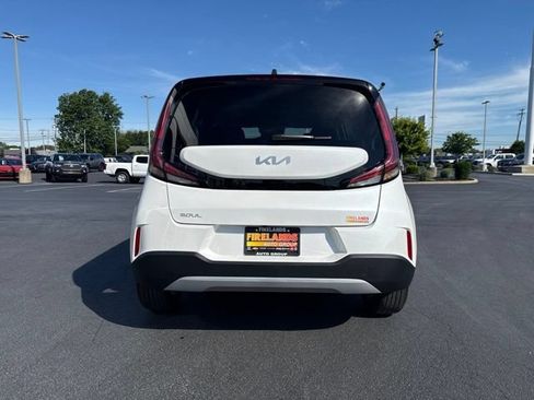 Used 2025 Kia Soul LX w/ LX Technology Package FWD image 6