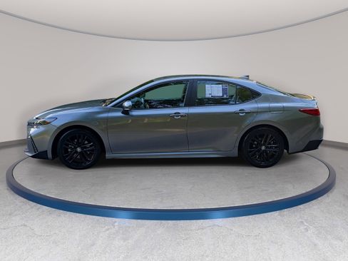 Used 2025 Toyota Camry SE w/ Convenience Package FWD image 8