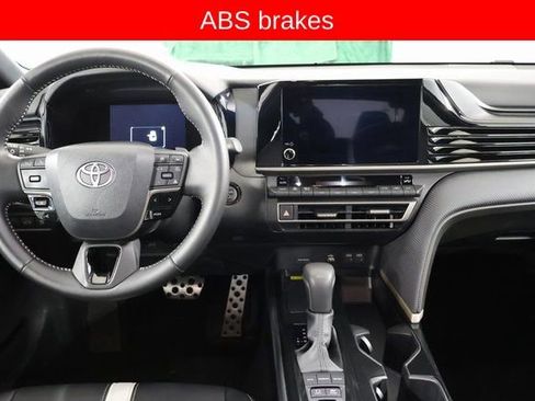 Used 2025 Toyota Camry SE image 15