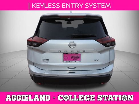 Used 2024 Nissan Rogue SV image 5