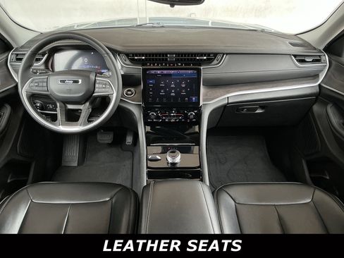 Used 2023 Jeep Grand Cherokee Limited image 4