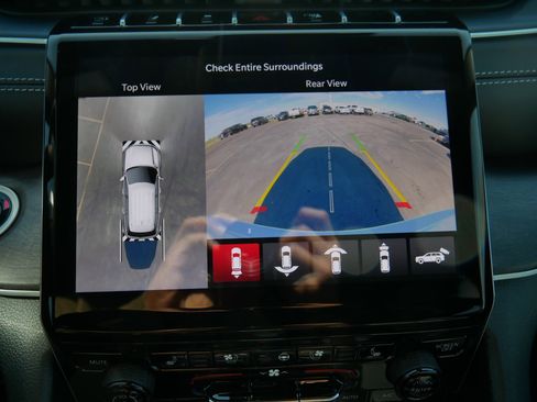 New 2025 Jeep Grand Cherokee Limited image 12