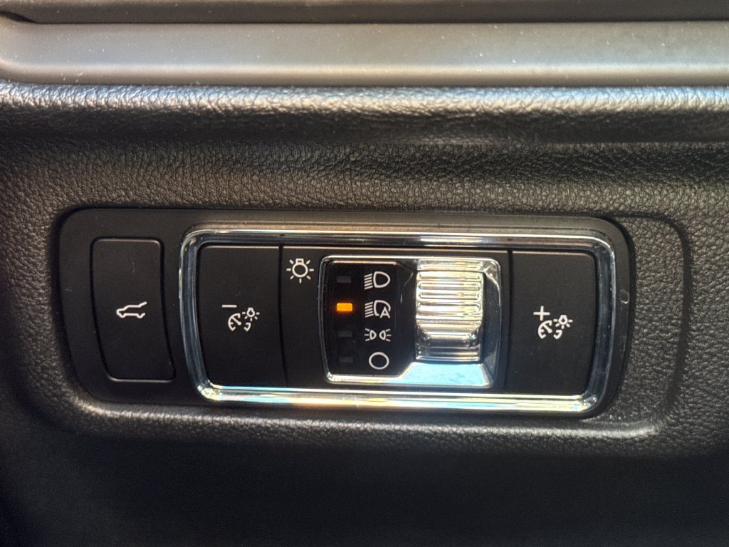 Used 2023 Lincoln Corsair AWD image 27
