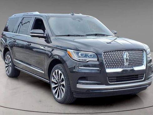 Used 2024 Lincoln Navigator L Reserve image 18
