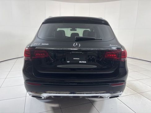 Used 2020 Mercedes-Benz GLC 300 4MATIC w/ Premium Package image 4
