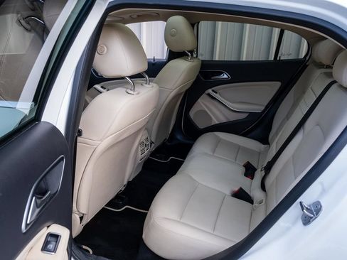Used 2019 Mercedes-Benz GLA 250 4MATIC image 28