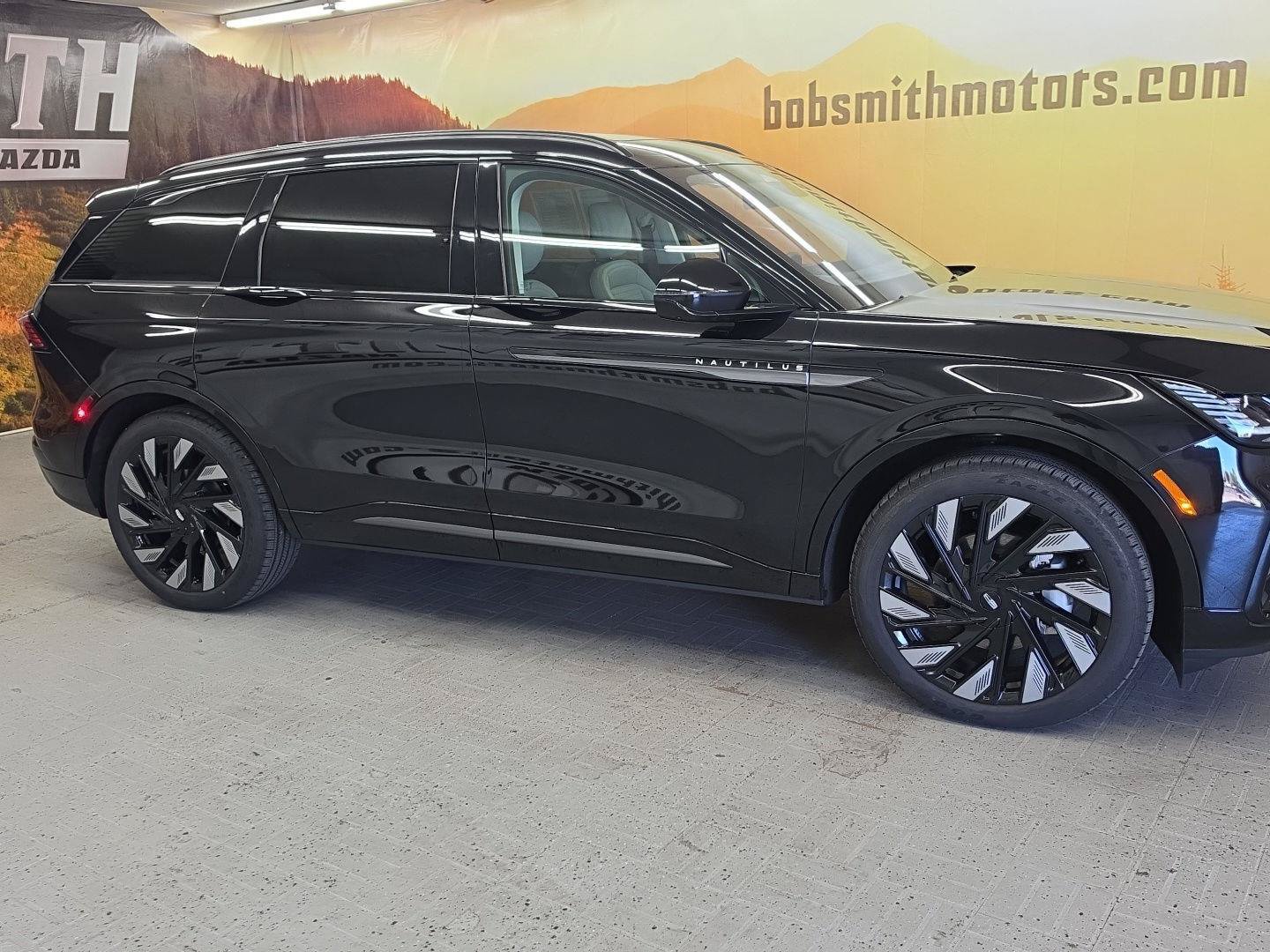 Certified 2026 Lincoln Nautilus Reserve w/ Jet Appearance Package AWD/4WD image 21