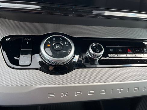 New 2025 Ford Expedition Active image 11