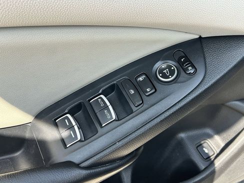 Used 2018 Honda Accord EX image 28