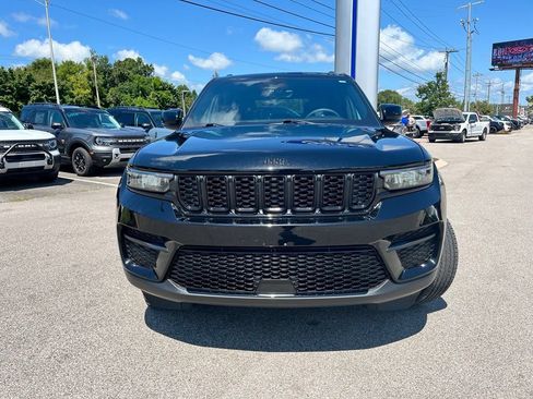 Used 2025 Jeep Grand Cherokee Altitude AWD/4WD image 2
