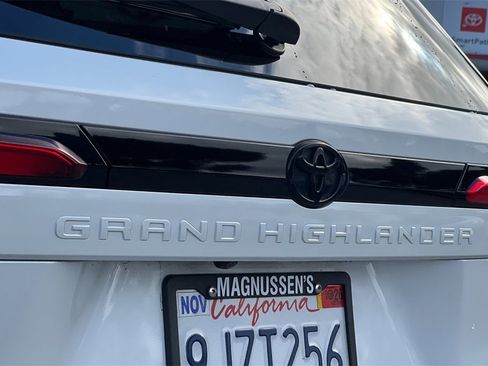 Certified 2024 Toyota Grand Highlander XLE image 27