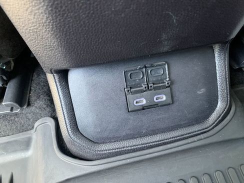 Used 2023 Toyota Highlander LE image 28