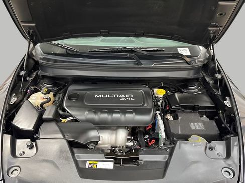 Used 2018 Jeep Cherokee Latitude Plus w/ Comfort/Convenience Group FWD image 20