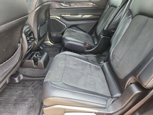Used 2022 Jeep Grand Cherokee L Laredo RWD image 24