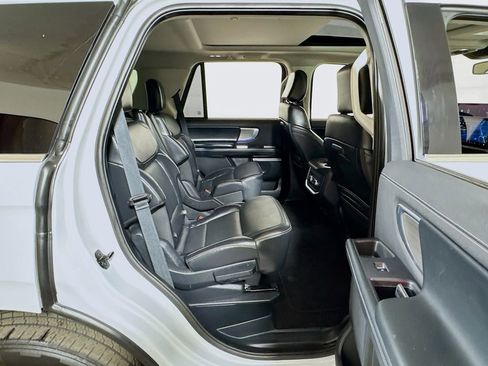 Used 2025 Ford Expedition Platinum AWD/4WD image 28