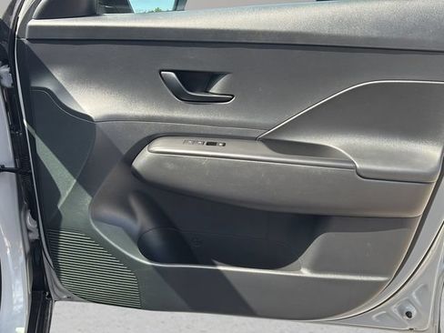 Used 2025 Hyundai Kona SEL FWD image 9