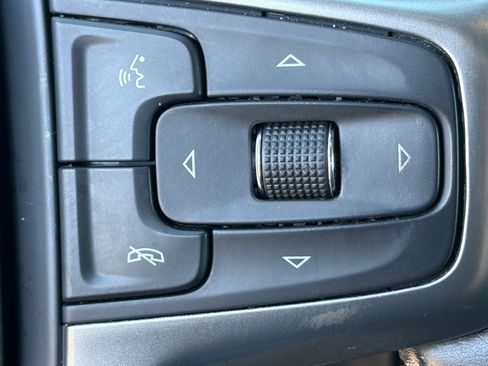 Used 2022 Chevrolet Silverado 1500 LT image 19