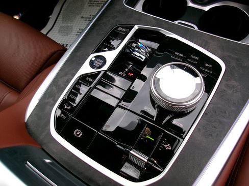 Used 2024 BMW X7 M60i w/ Executive Package image 29