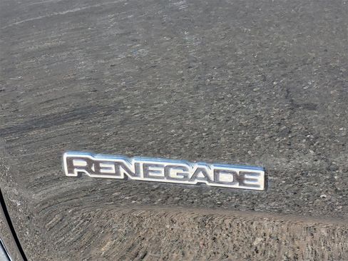 Used 2023 Jeep Renegade Latitude image 12