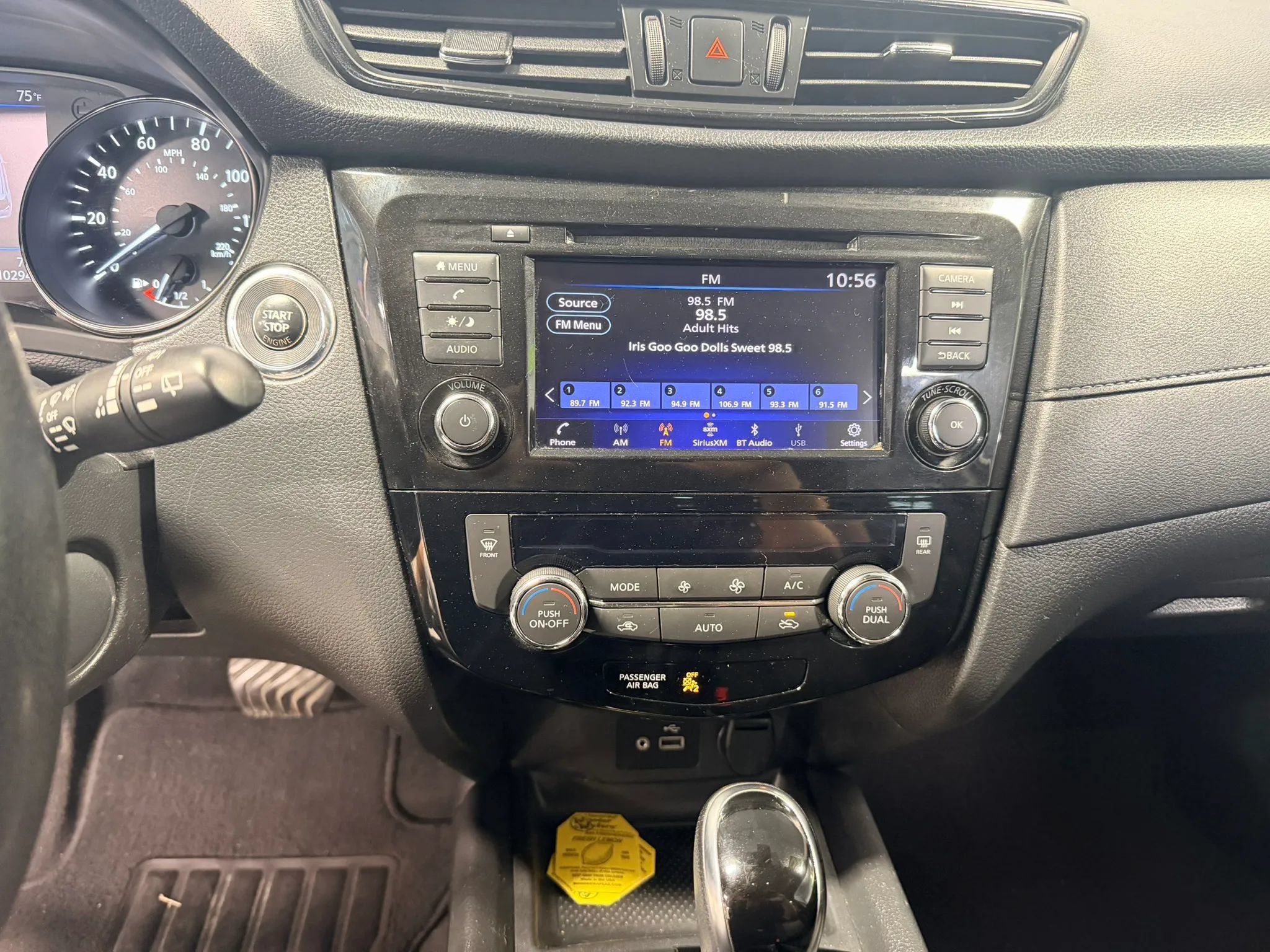 Used 2020 Nissan Rogue SV AWD/4WD image 10