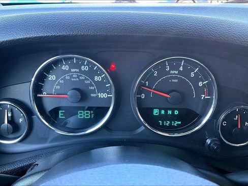Used 2017 Jeep Wrangler Unlimited Sahara AWD/4WD image 13