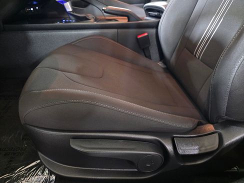 Certified 2025 Hyundai Elantra Sport image 23