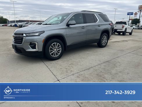 Used 2023 Chevrolet Traverse LT FWD image 1