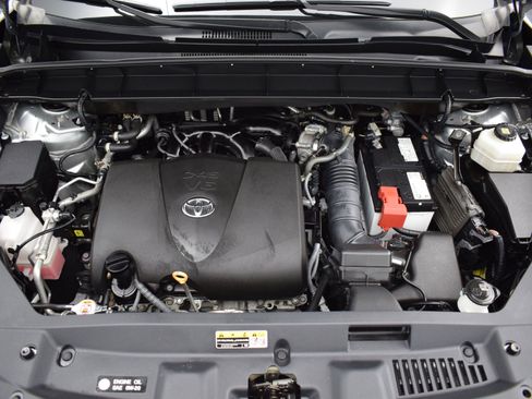 Used 2022 Toyota Highlander XLE image 9