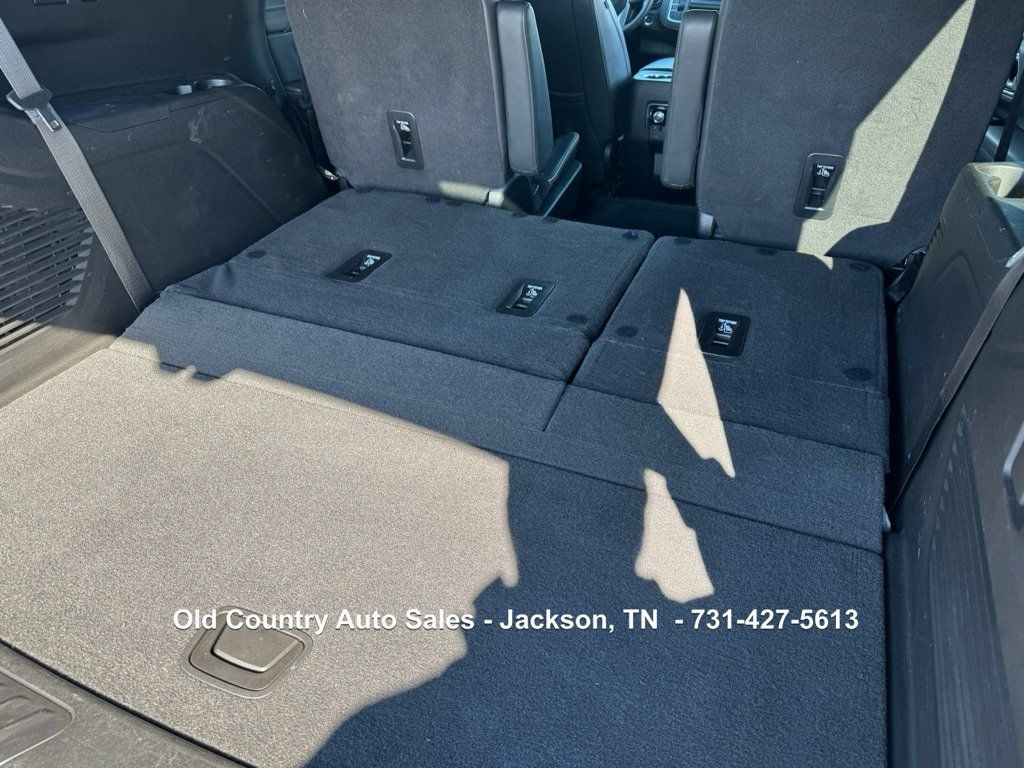 Used 2022 GMC Yukon SLT w/ SLT Luxury Package RWD image 22