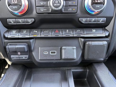 Used 2020 GMC Sierra 3500 Denali w/ Denali Ultimate Package AWD/4WD image 27